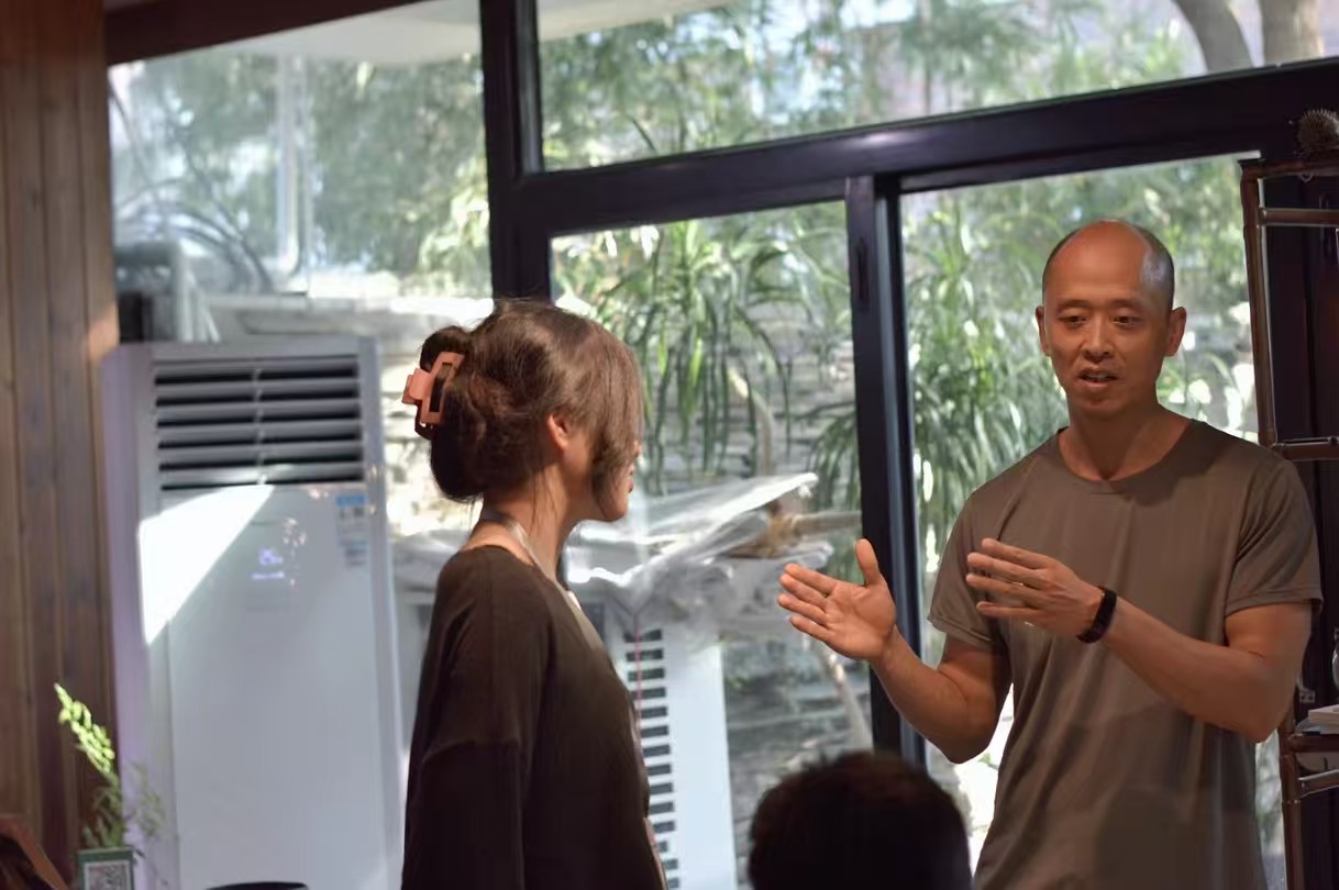 Yifang Zhu in conversation during a workshop